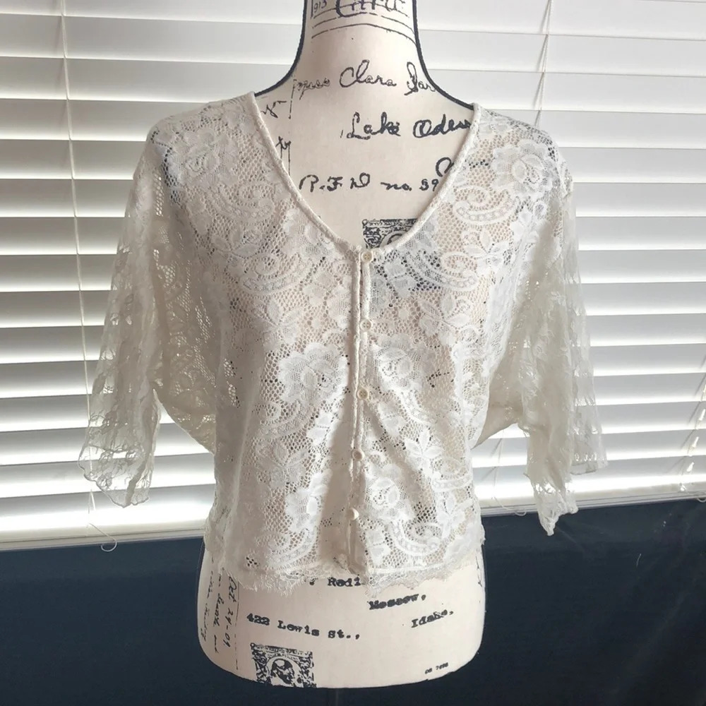 Band Of Gypsies Sheer Button Front SS Off White Cropped Lace Blouse WM Medium